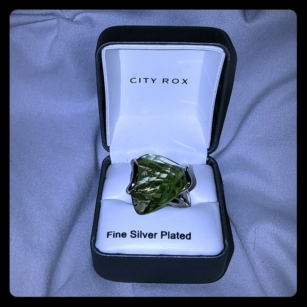 Beautiful Green tear drop ring